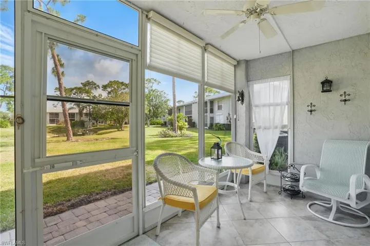 Sunroom / solarium with ceiling fan