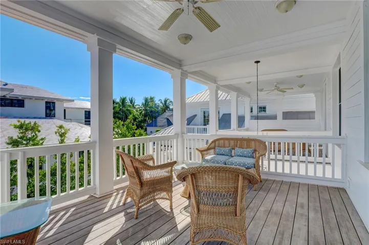 Deck featuring ceiling fan