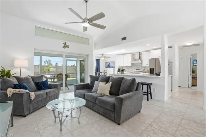 132 Bordeaux Cir, Naples, Florida 34112
