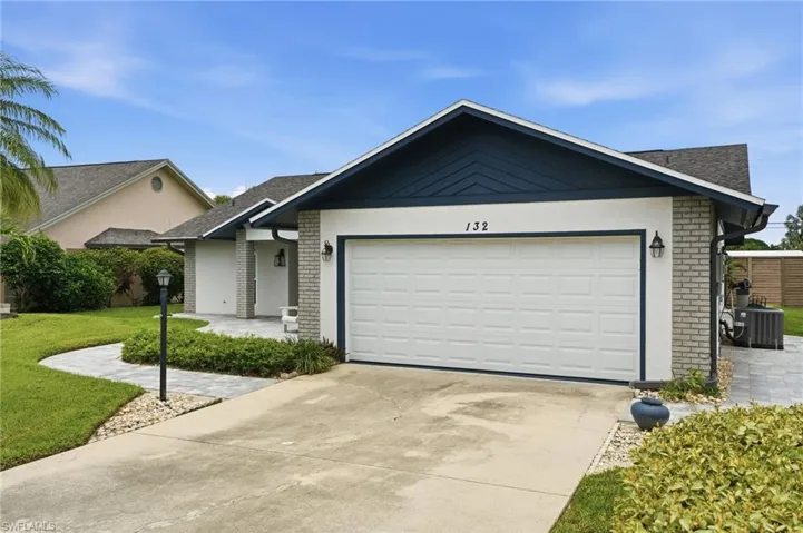132 Bordeaux Cir, Naples, Florida 34112