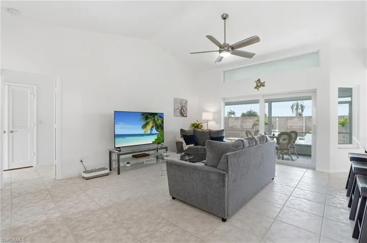 132 Bordeaux Cir, Naples, Florida 34112