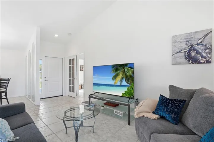 132 Bordeaux Cir, Naples, Florida 34112