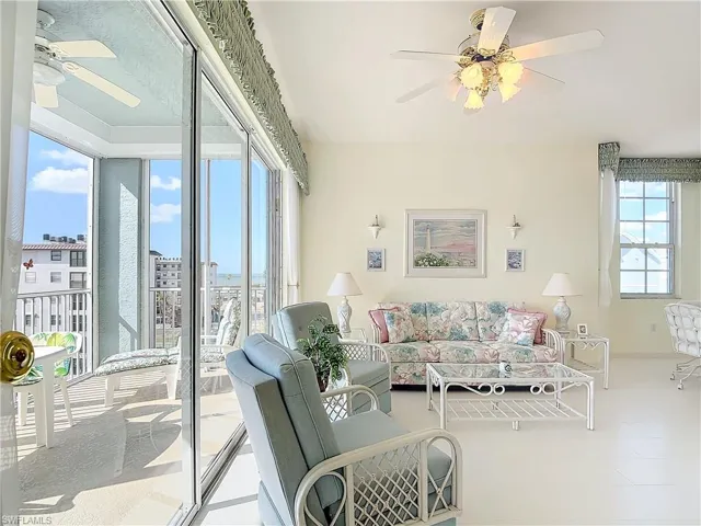Living Room to Lanai