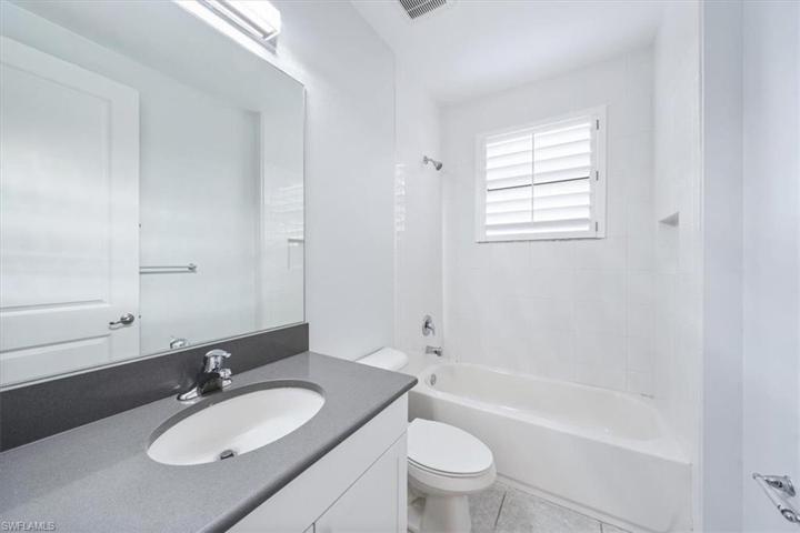Second upstairs bathroom