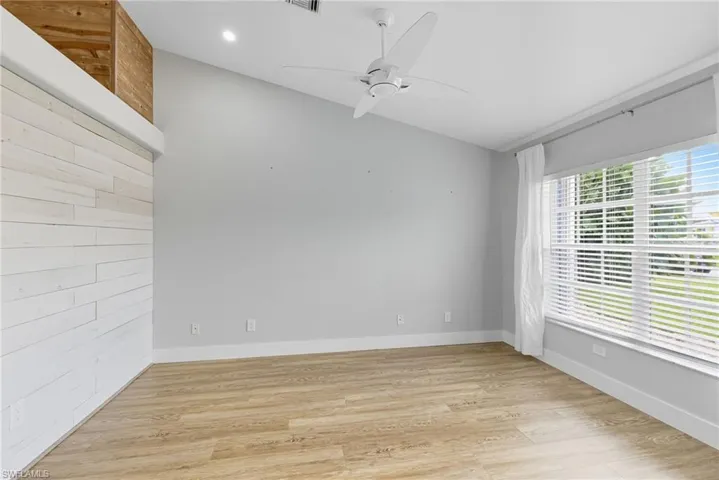 Flex Space/Den - Office Area