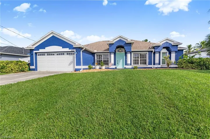 Ranch-style home with stucco siding, a front lawn, driveway, and an attached garage
