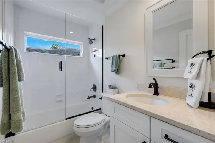 526  Lake Louise  CIR, Naples, FL 34110
