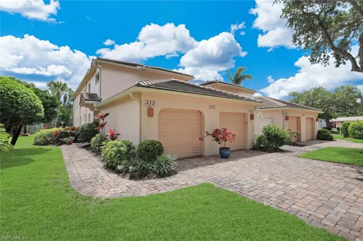 526  Lake Louise  CIR, Naples, FL 34110