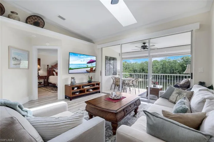526  Lake Louise  CIR, Naples, FL 34110