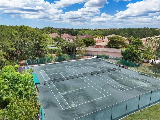 526  Lake Louise  CIR, Naples, FL 34110