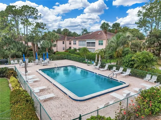 526  Lake Louise  CIR, Naples, FL 34110