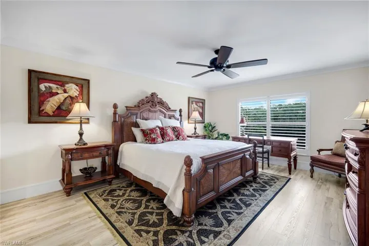 526  Lake Louise  CIR, Naples, FL 34110