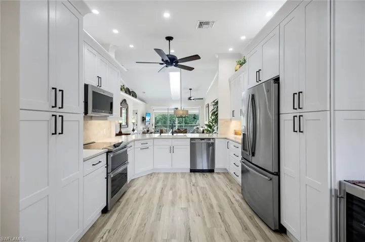 526  Lake Louise  CIR, Naples, FL 34110