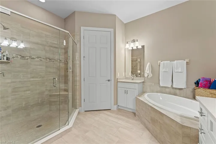 12041 Covent Garden Ct 2202, Naples, Florida 34120