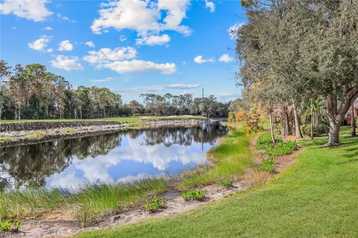 462  Preswick SW LN, Naples, FL 34120