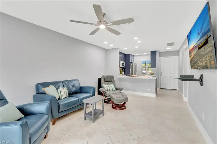 1073 Pine Isle LN # 1073, NAPLES FL 34112