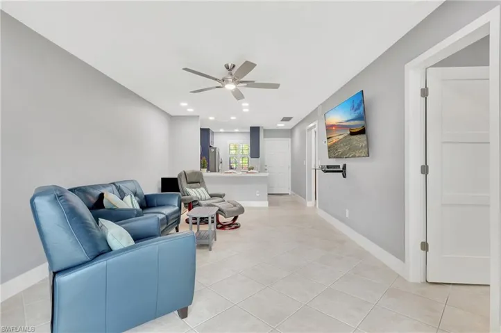1073 Pine Isle LN # 1073, NAPLES FL 34112