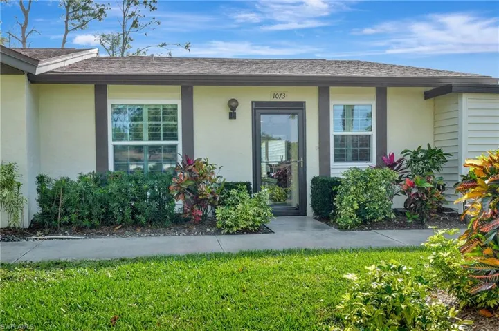 1073 Pine Isle LN # 1073, NAPLES FL 34112