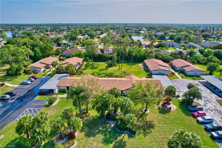 1073 Pine Isle LN # 1073, NAPLES FL 34112