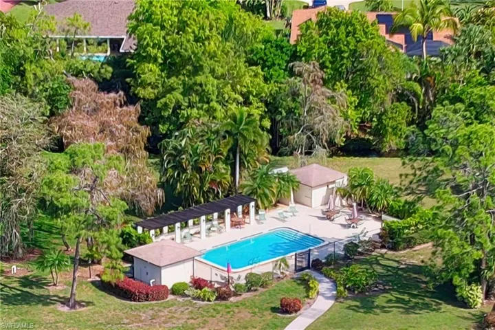 Community Pool close by