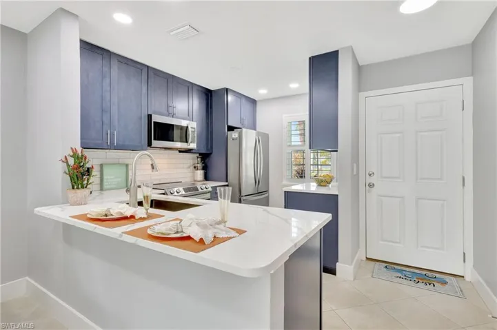 1073 Pine Isle LN # 1073, NAPLES FL 34112