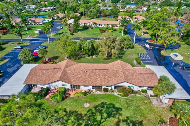 1073 Pine Isle LN # 1073, NAPLES FL 34112