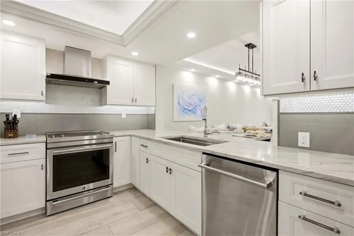 6300 Pelican Bay Blvd 103, Naples, Florida 34108