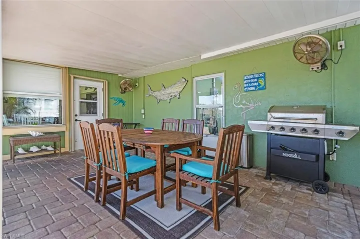 Outdoor grilling & dining