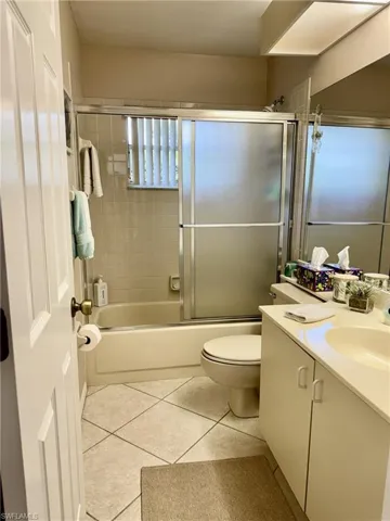 Guest bath with tub and shower