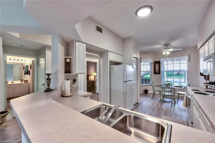 1970 Willow Bend Cir 6-102, Naples, Florida 34109