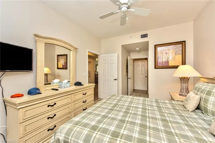 1970 Willow Bend Cir 6-102, Naples, Florida 34109