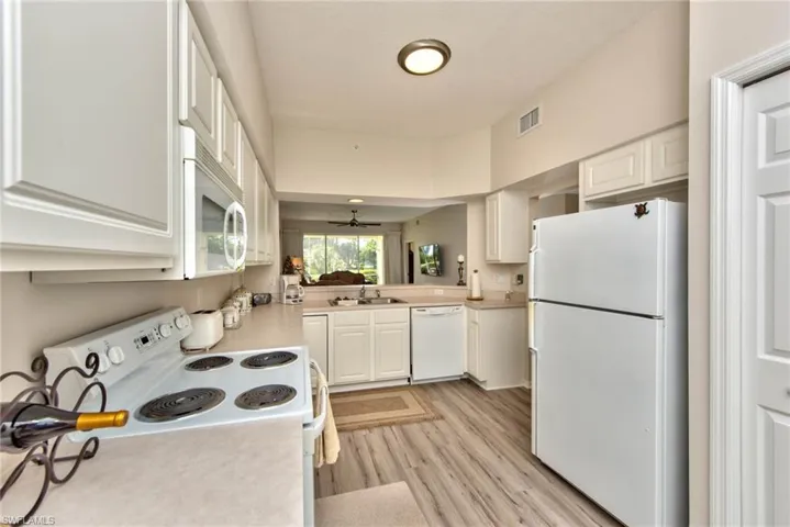 1970 Willow Bend Cir 6-102, Naples, Florida 34109