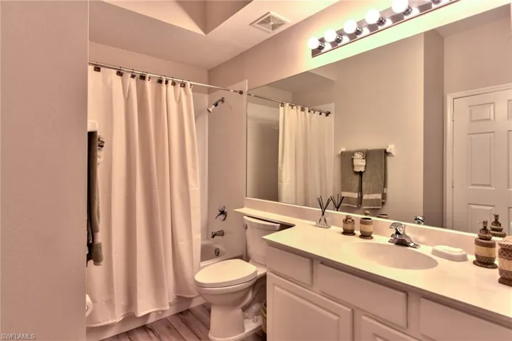 1970 Willow Bend Cir 6-102, Naples, Florida 34109