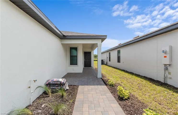 Photos are of similar Daniel floorplan. Homes may vary.