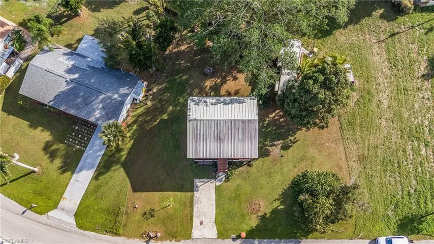 Birds eye view of property