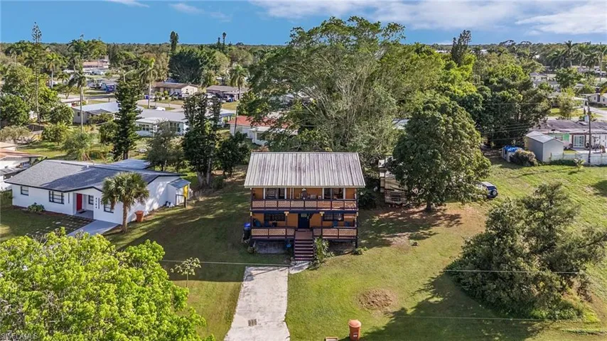 Birds eye view of property