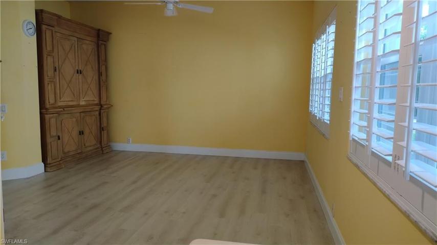 Den - Spacious and bright - Off Kitchen