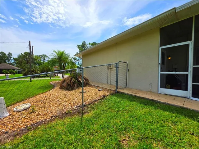 View of yard featuring a gate