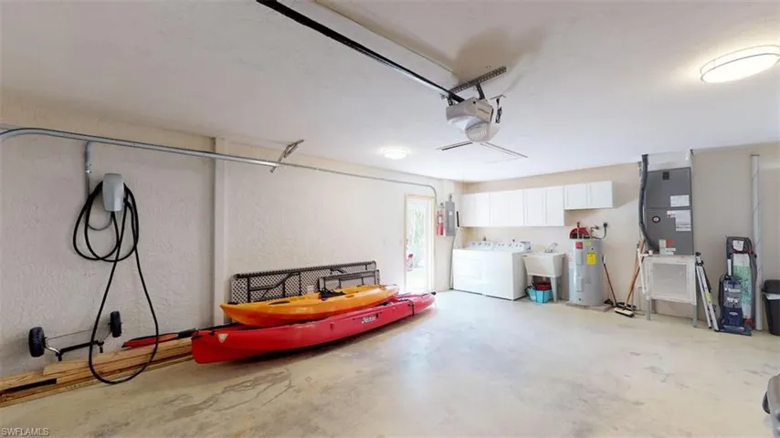 Big Beautiful Garage and Kayaks that Stay!