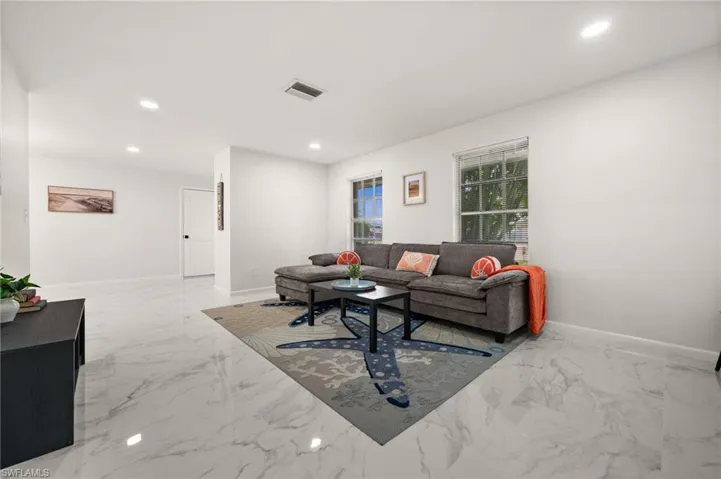 1614 Ne 6th Ter, Cape Coral, Florida 33909