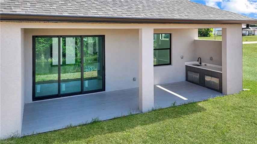 2206 35th Ln, Cape Coral, Florida 33909