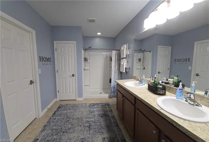 Master Bathroom Shower/Sinks