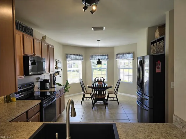 Pass Through to Kitchen