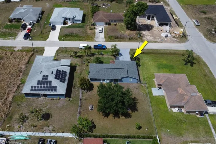 Birds eye view of property featuring a residential view