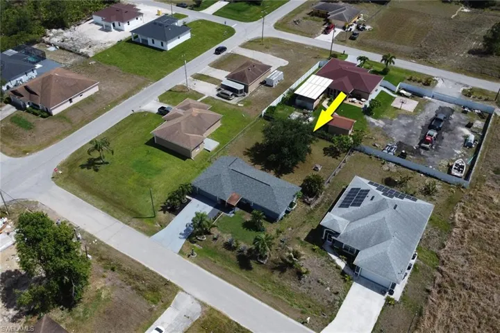 Birds eye view of property featuring a residential view