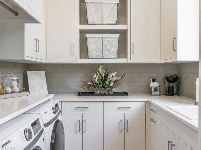 Second laundry room with wash tub