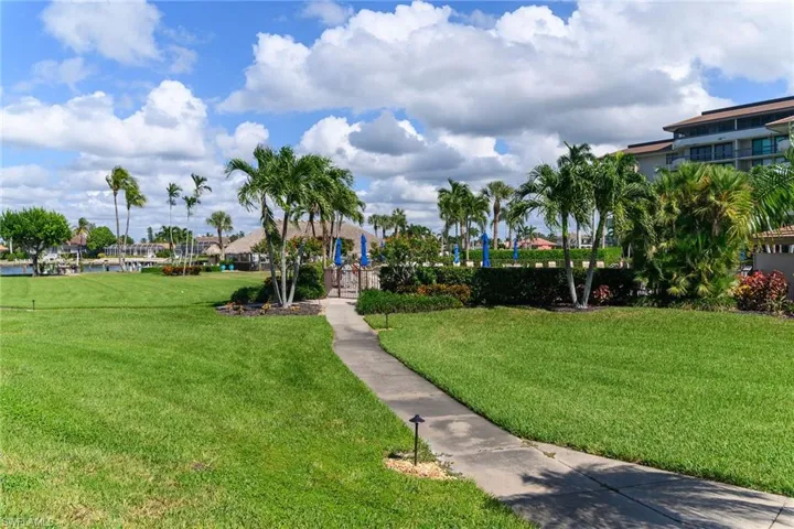 Surrounding community with a yard