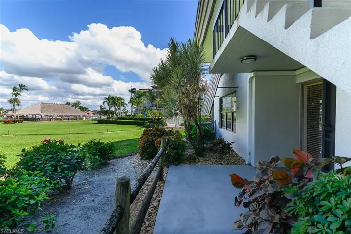 View of grassy yard