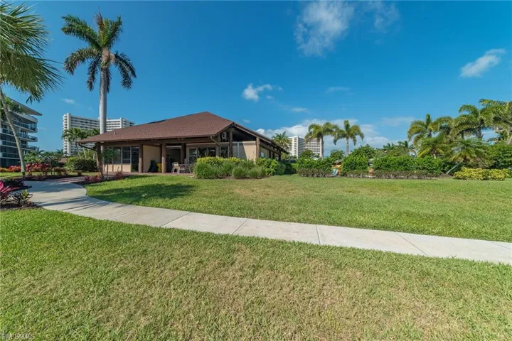 Surrounding community with a yard
