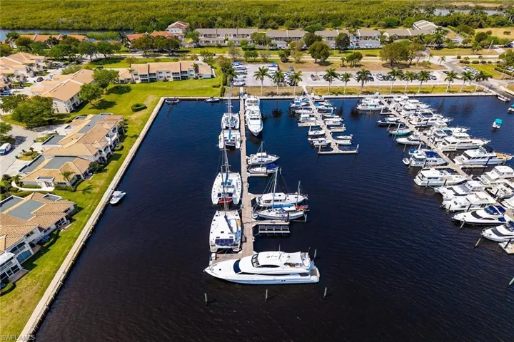 525  Newport  DR, Naples, FL 34114